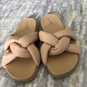 So cute slide universal threads size 9 very comfortable